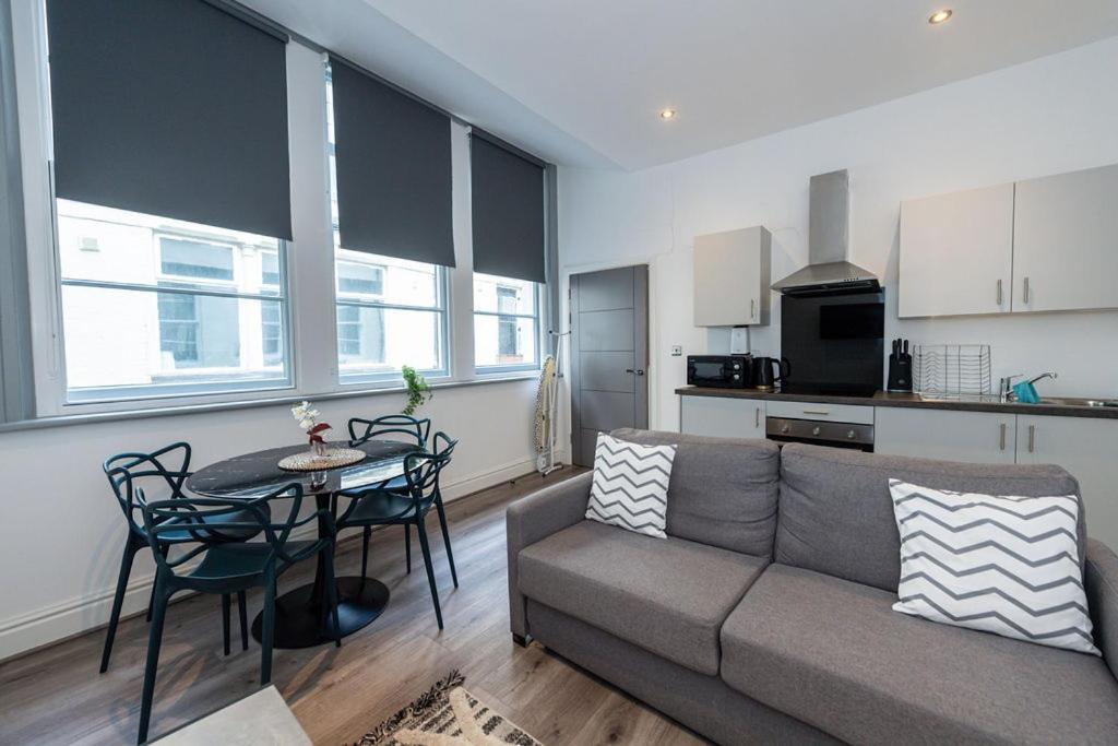 One Bedroom In Centre Apartment Liverpool
