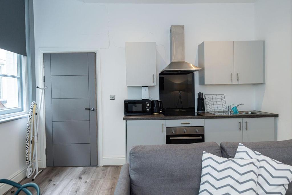 One Bedroom In Centre Apartment